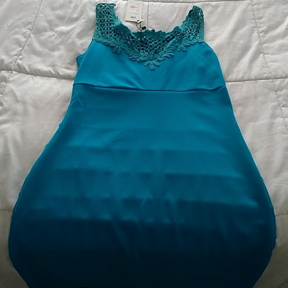 Dress - Picture 3 of 3